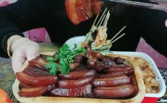 食音小姐姐吃红烧肉烧麦,红烧肉与烧麦的完美邂逅