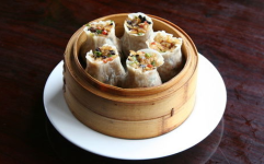 食音小姐姐吃红烧肉烧麦,红烧肉与烧麦的完美邂逅