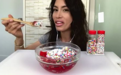 吃果冻加奶油小姐姐微博,美味瞬间引爆微博！”